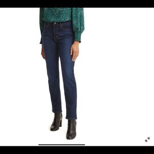 Levi’s Classic Straight Leg mid rise Jeans
